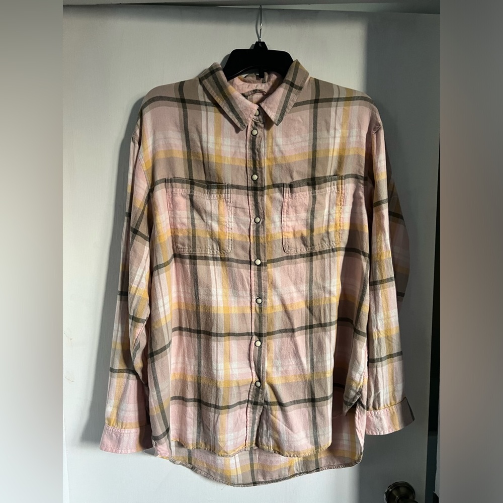 NWT American Eagle pink plaid snap up long sleeve shirt!